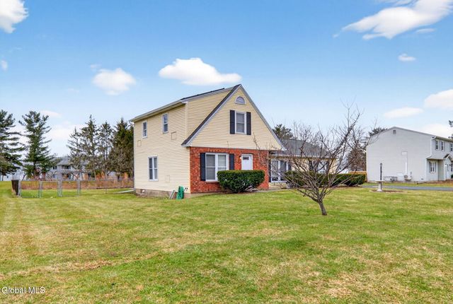 10 Pheasant Run, Waterford, NY 12188