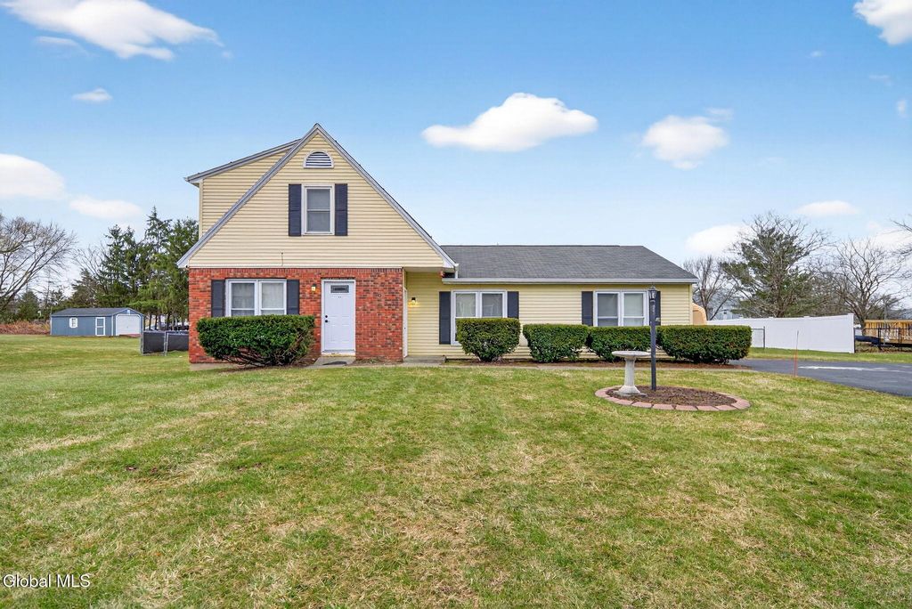 10 Pheasant Run, Waterford, NY 12188