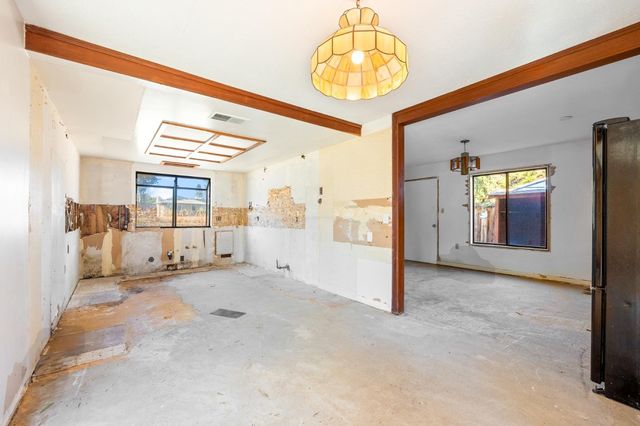 876 Dry Creek Road, Campbell, CA 95008