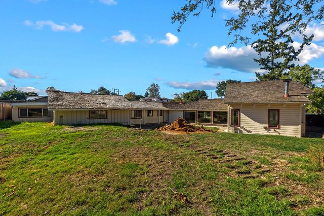876 Dry Creek Road, Campbell, CA 95008