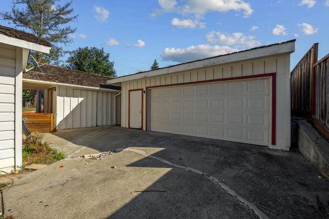 876 Dry Creek Road, Campbell, CA 95008