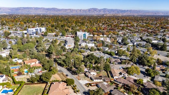 876 Dry Creek Road, Campbell, CA 95008