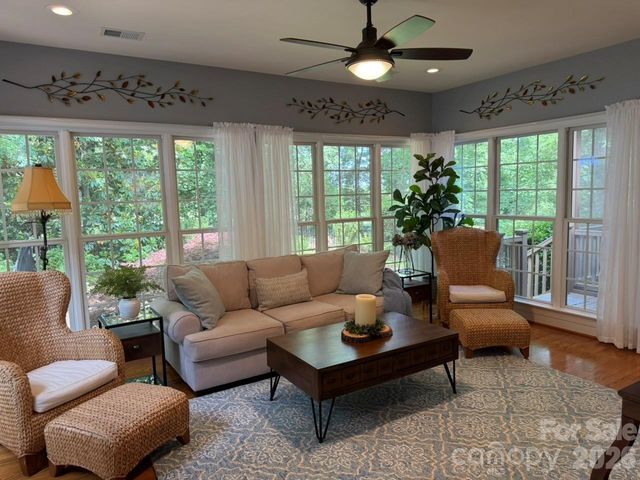 914 Players Ridge Road, Hickory, NC 28601