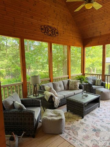 914 Players Ridge Road, Hickory, NC 28601