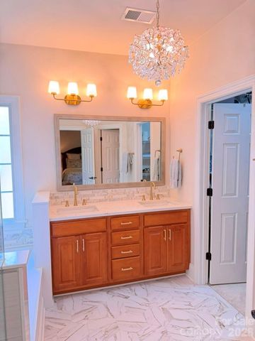 914 Players Ridge Road, Hickory, NC 28601