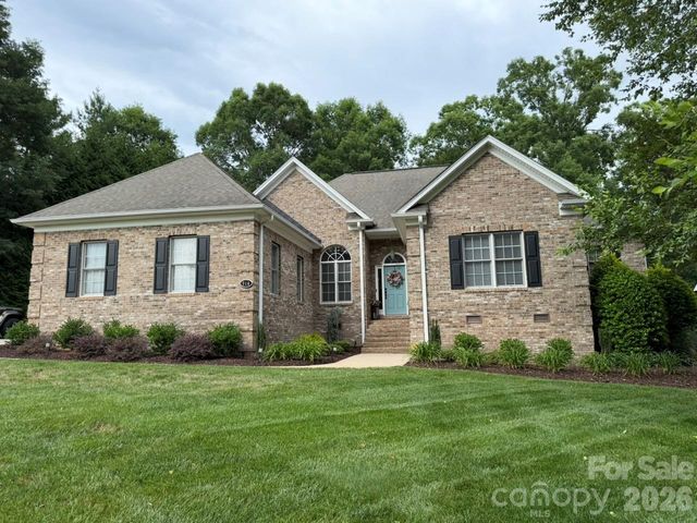 914 Players Ridge Road, Hickory, NC 28601