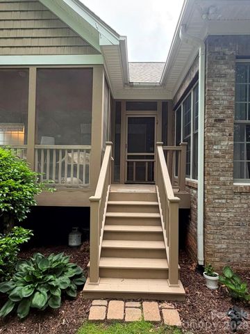 914 Players Ridge Road, Hickory, NC 28601