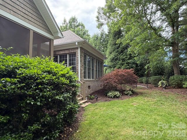 914 Players Ridge Road, Hickory, NC 28601
