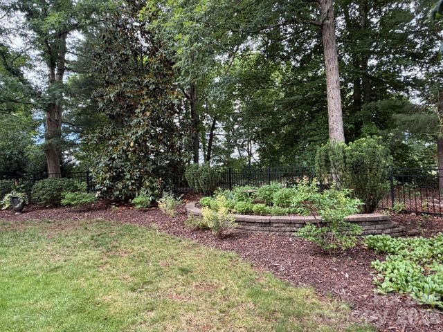 914 Players Ridge Road, Hickory, NC 28601