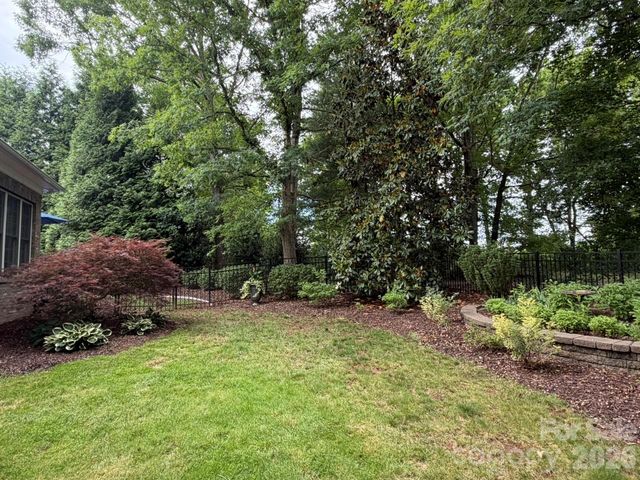 914 Players Ridge Road, Hickory, NC 28601
