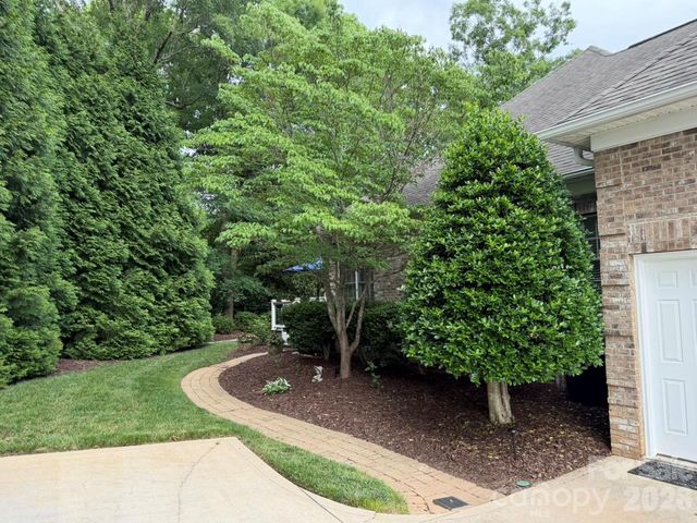 914 Players Ridge Road, Hickory, NC 28601