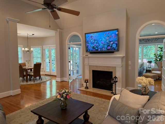 914 Players Ridge Road, Hickory, NC 28601