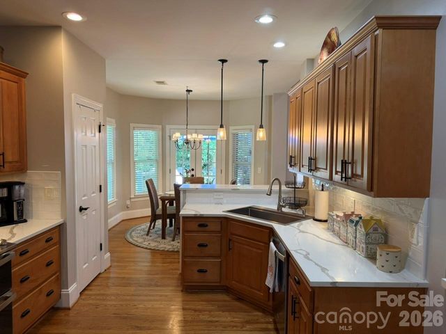 914 Players Ridge Road, Hickory, NC 28601
