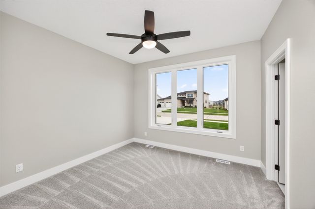 4640 Centennial Boulevard, Urbandale, IA 50323