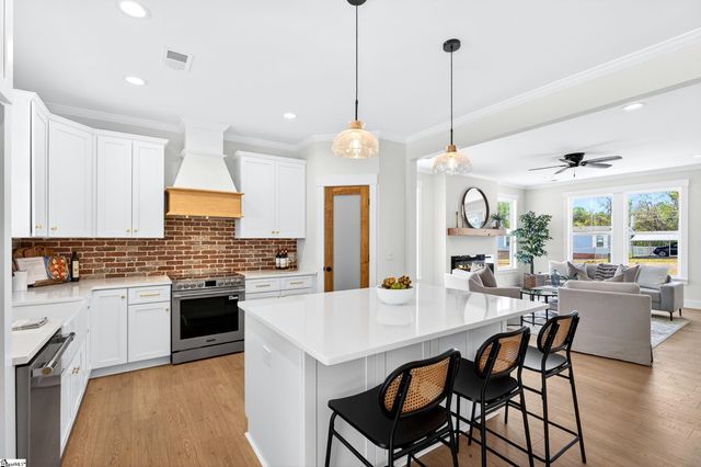 61 Mccauley Lane, Travelers Rest, SC 29690