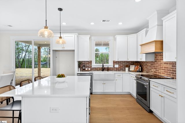 61 Mccauley Lane, Travelers Rest, SC 29690