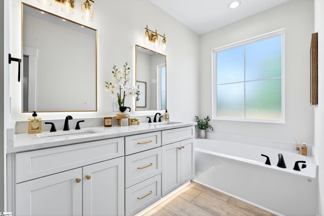 61 Mccauley Lane, Travelers Rest, SC 29690