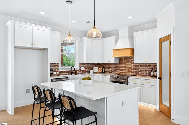 61 Mccauley Lane, Travelers Rest, SC 29690