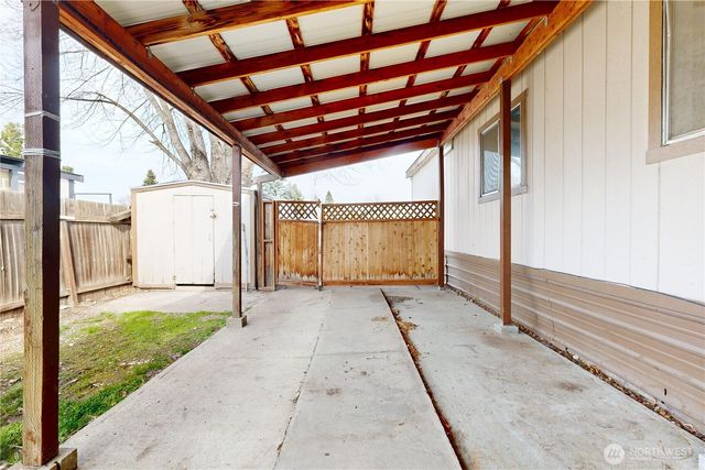 976 NE Dawson Avenue, College Place, WA 99324