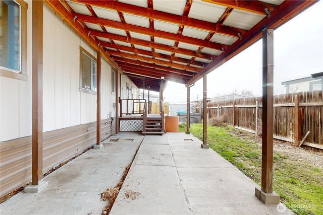 976 NE Dawson Avenue, College Place, WA 99324