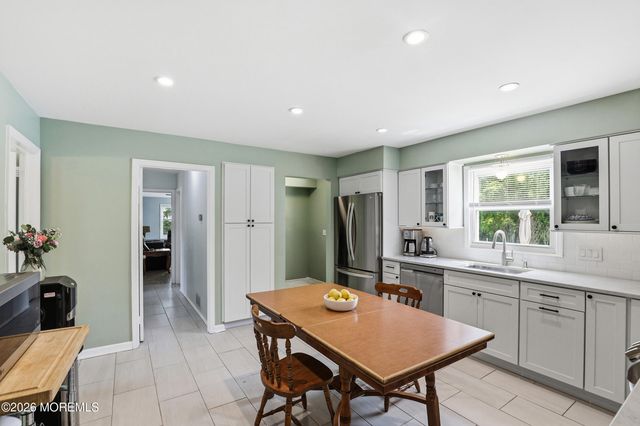 11 Hiland Drive, Hillsborough, NJ 08844