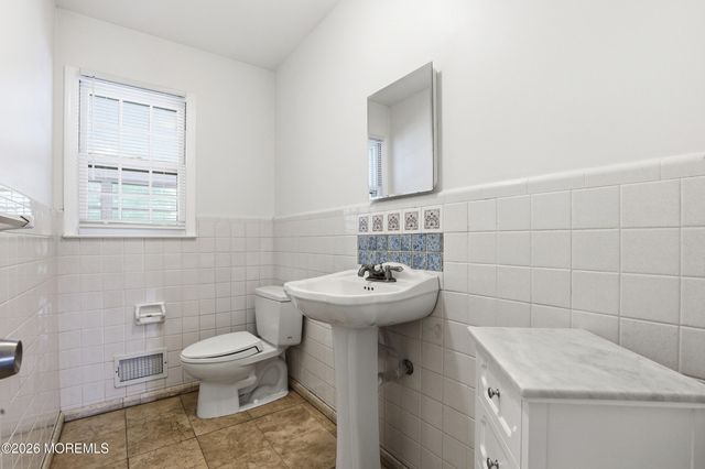 11 Hiland Drive, Hillsborough, NJ 08844