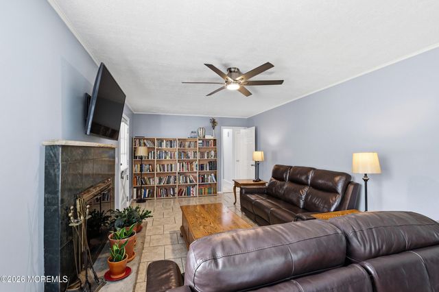 11 Hiland Drive, Hillsborough, NJ 08844