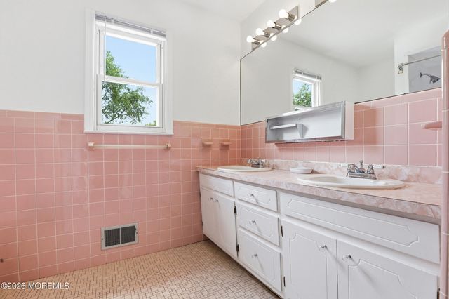 11 Hiland Drive, Hillsborough, NJ 08844