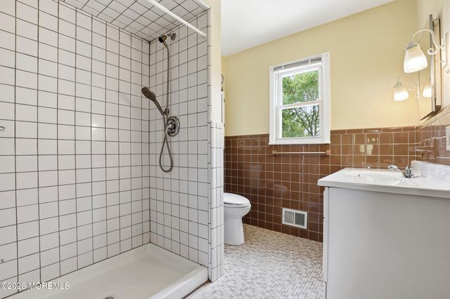 11 Hiland Drive, Hillsborough, NJ 08844