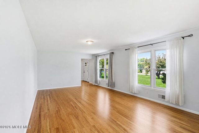 11 Hiland Drive, Hillsborough, NJ 08844