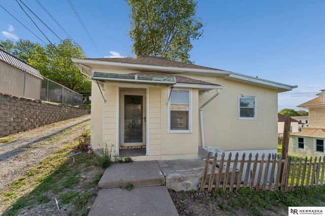 701 Avenue A Avenue, Plattsmouth, NE 68048