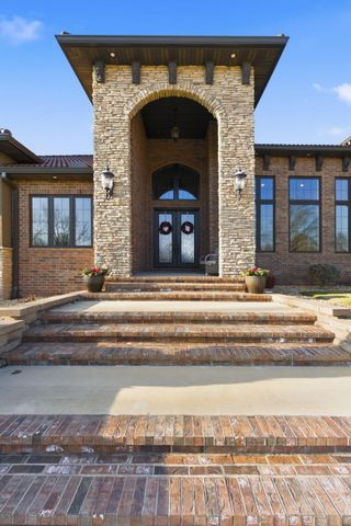 5894 S Castlebay Drive, Springfield, MO 65809