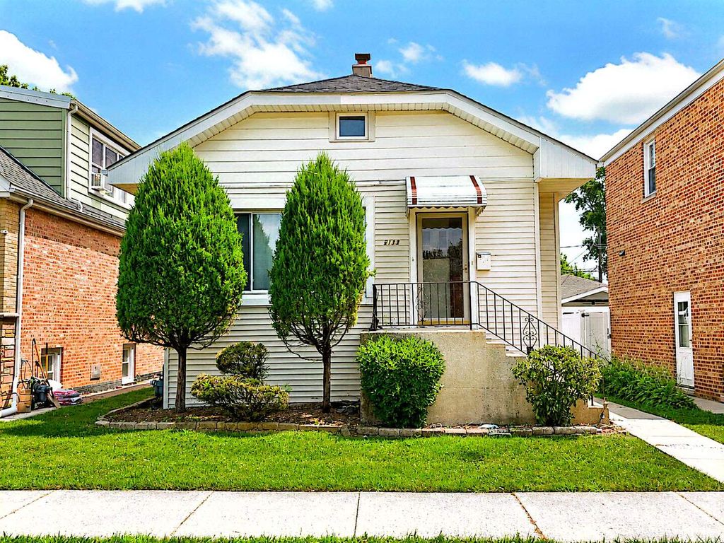 2133 N 75th Avenue, Elmwood Park, IL 60707