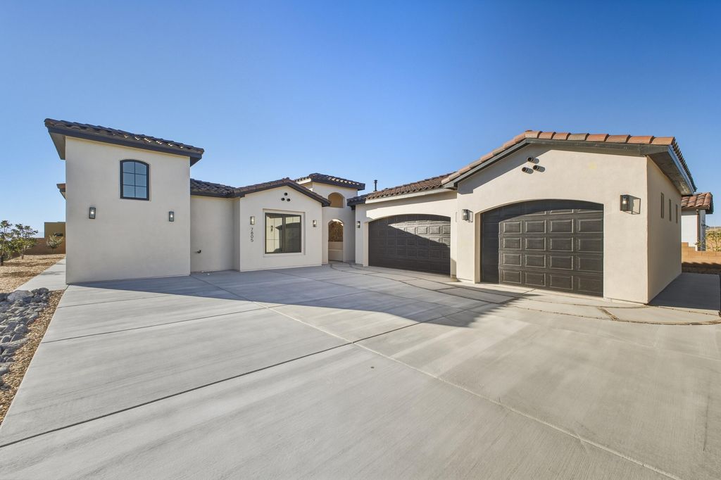 7805 Aguila Street NW, Albuquerque, NM 87120