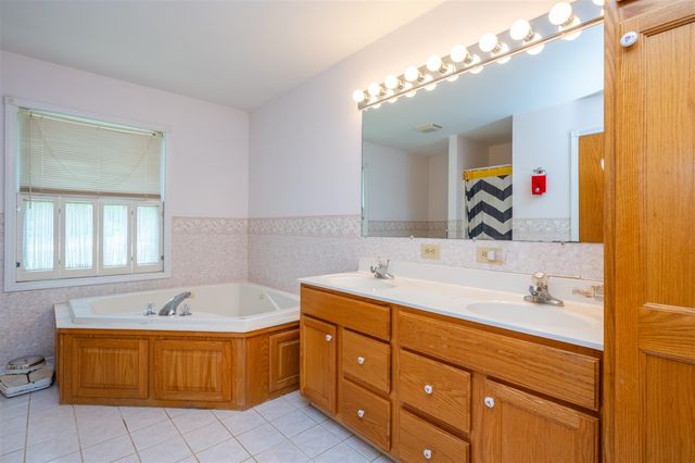 8535 Eau Claire Road, Berrien Center, MI 49102