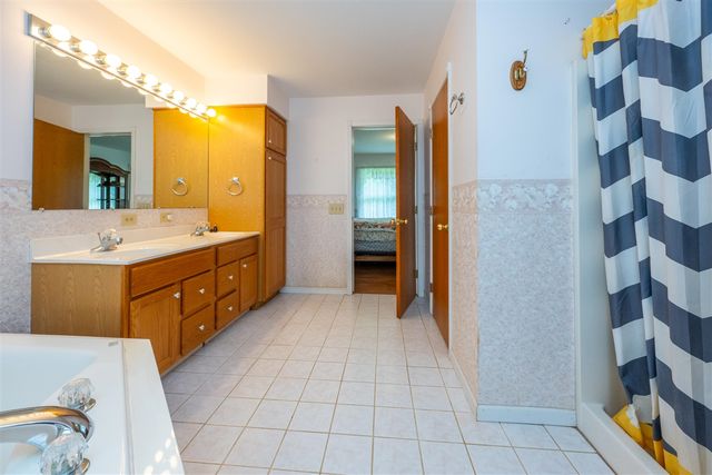 8535 Eau Claire Road, Berrien Center, MI 49102