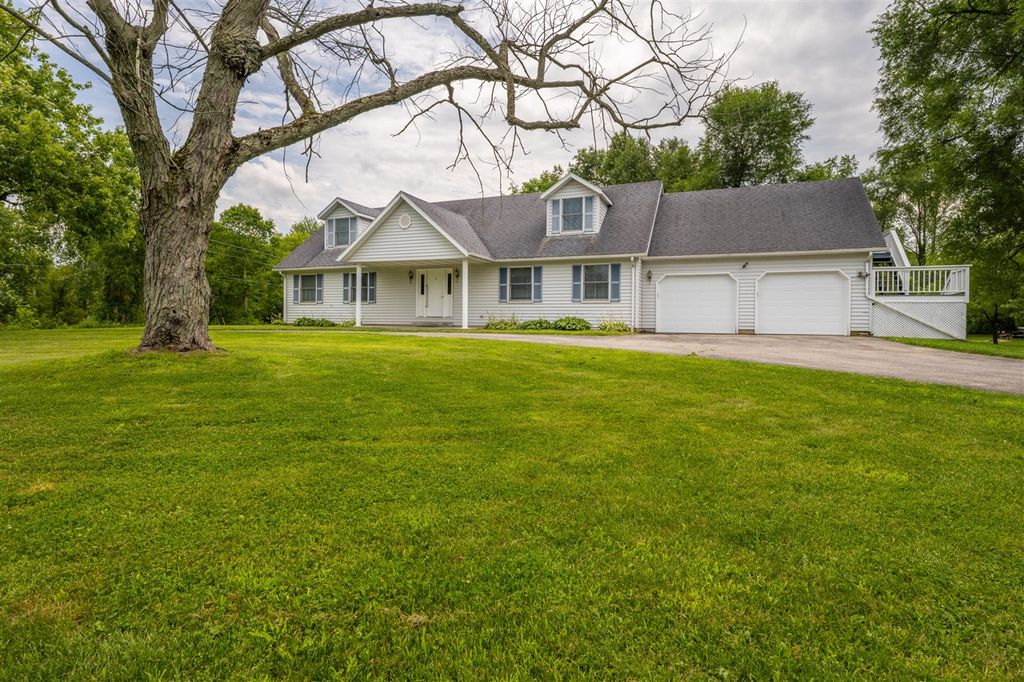 8535 Eau Claire Road, Berrien Center, MI 49102