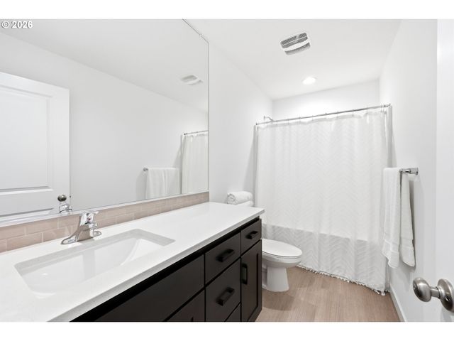 17080 Se TROGE Rd, Happy Valley, OR 97086