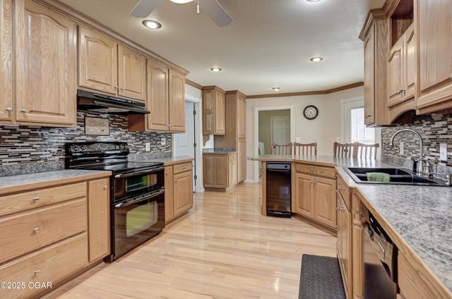 9895 County Lane 93, Carthage, MO 64836