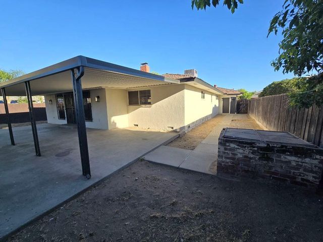 4115 E Dayton Avenue, Fresno, CA 93726