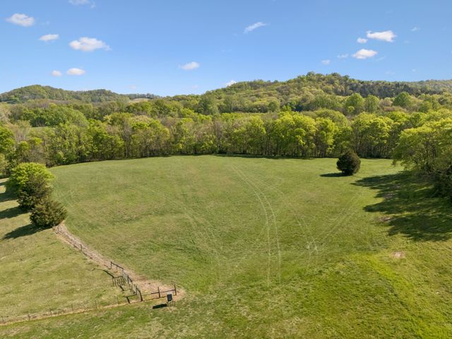 6666 Cross Keys Rd, College Grove, TN 37046
