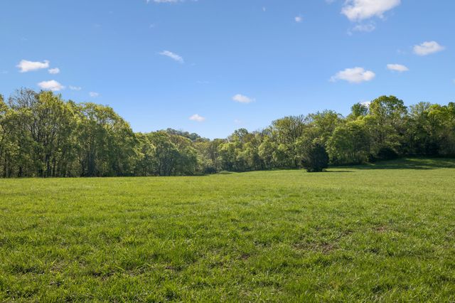 6666 Cross Keys Rd, College Grove, TN 37046