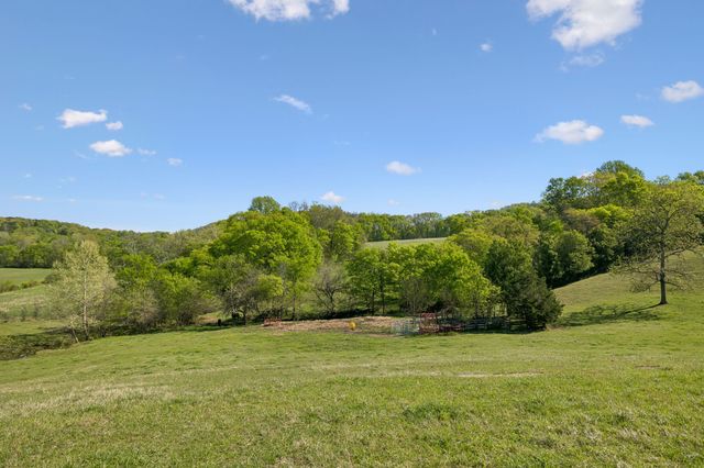 6666 Cross Keys Rd, College Grove, TN 37046