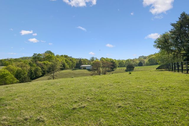 6666 Cross Keys Rd, College Grove, TN 37046
