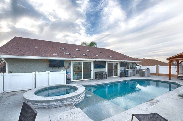 2015 W Ontario, Corona, CA 92882