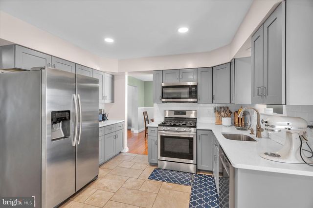 39 COUNTRY CLUB RD, Pine Hill, NJ 08021