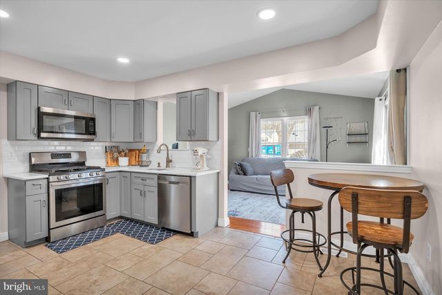 39 COUNTRY CLUB RD, Pine Hill, NJ 08021