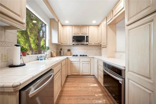 18543 Chatsworth, Porter Ranch, CA 91326