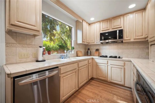 18543 Chatsworth, Porter Ranch, CA 91326