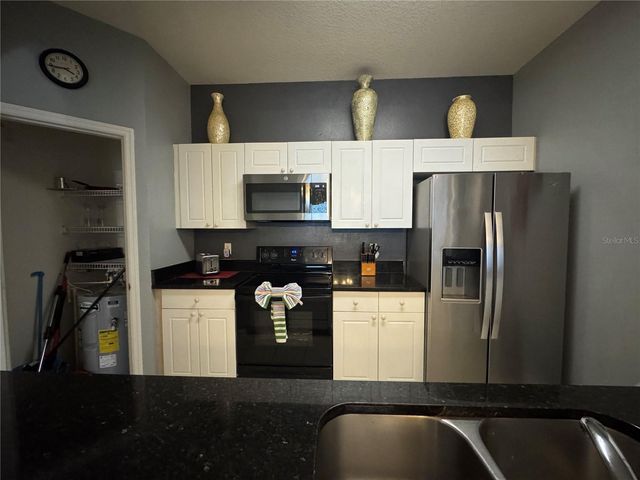 2305 SILVER PALM DRIVE 302, Kissimmee, FL 34747